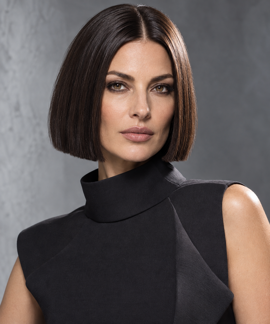 Moderner illustrativer Look mit präzisem dunklem Bob